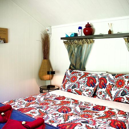 Quirky Woods - Glamping Cabins At Maketu מראה חיצוני תמונה