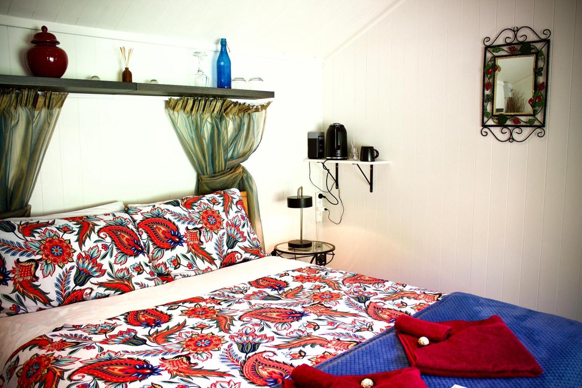 Quirky Woods - Glamping Cabins At Maketu מראה חיצוני תמונה