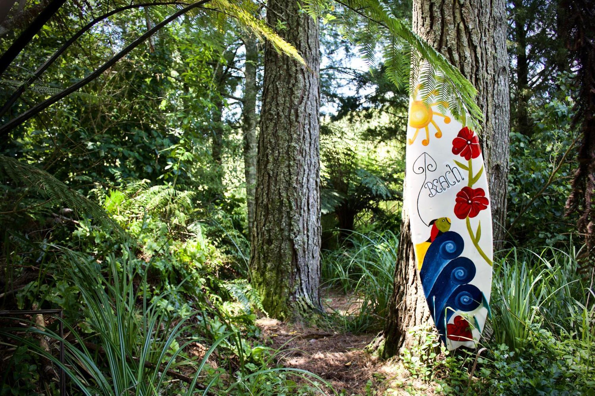 Quirky Woods - Glamping Cabins At Maketu מראה חיצוני תמונה